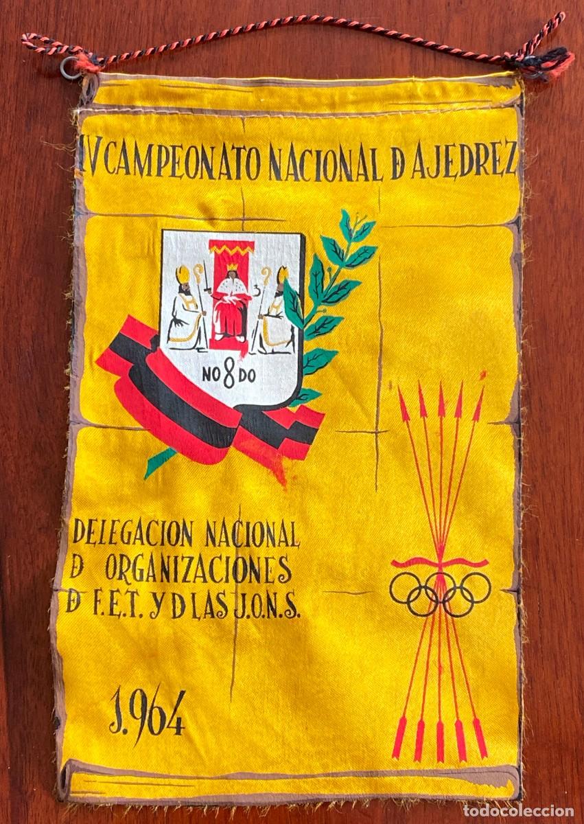 Militaria: ANTIGUO BANDERIN V CAMPEONATO NACIONAL DE AJEDREZ, DELEGACION NACIONAL DE ORGANIZACIONES DE F.E.T. Y