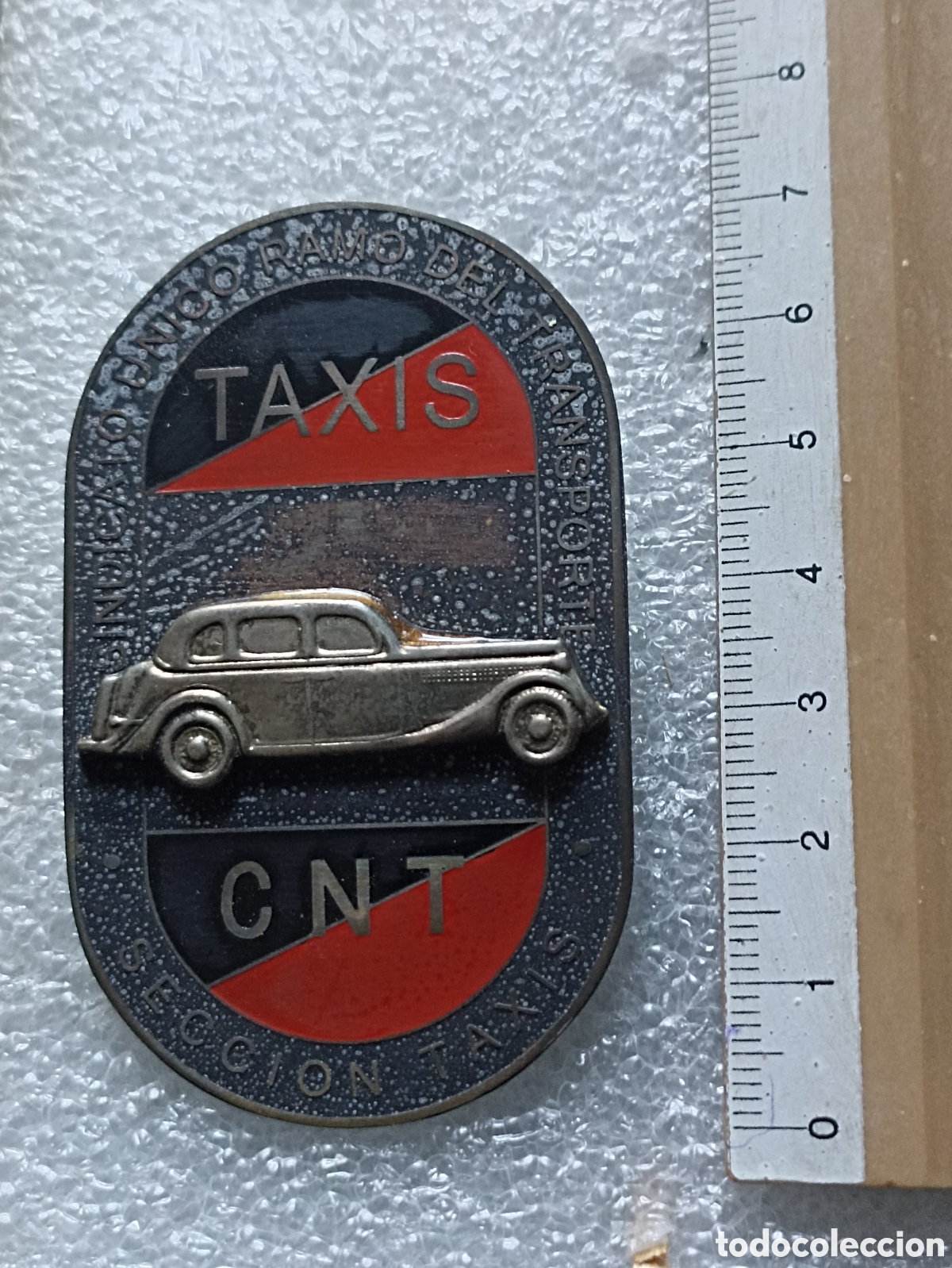 Militaria: PLACA DE PECHO, C.N.T. TAXIS, REP&Uacute;BLICA