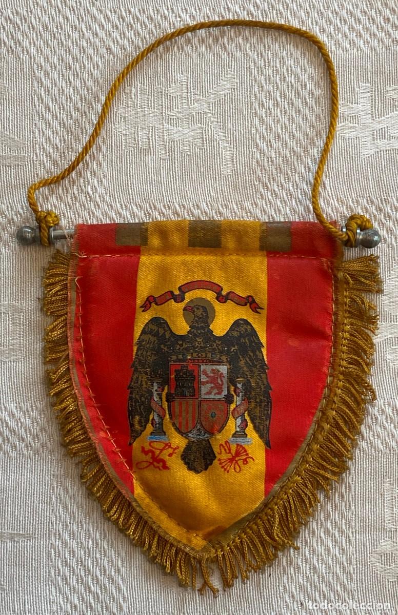 Militaria: BANDERIN ESCUDO DE ESPA&Ntilde;A, EPOCA DE FRANCO, MIDE Tama&ntilde;o: 10,8 x 11 cms.