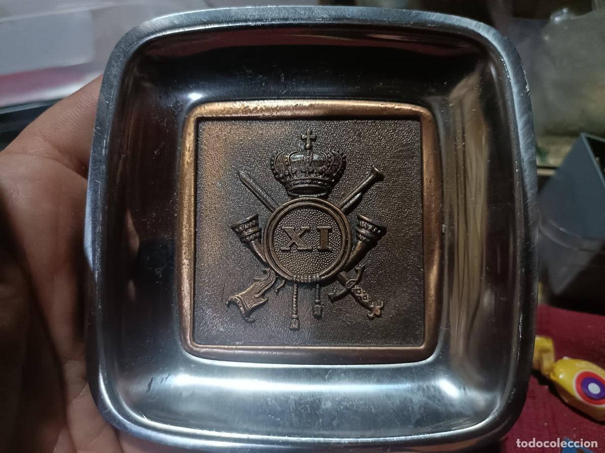 Militaria: Antiguo cenicero principios &eacute;poca Juan Carlos de regimiento de infanter&iacute;a n&uacute;mero once