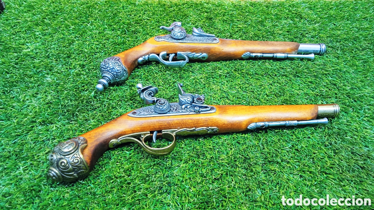 Military Antiques: LOTE 2 PISTOLAS DE CHISPA PIRATA O TRABUCO REPLICA DENIX.VER FOTOS!!!