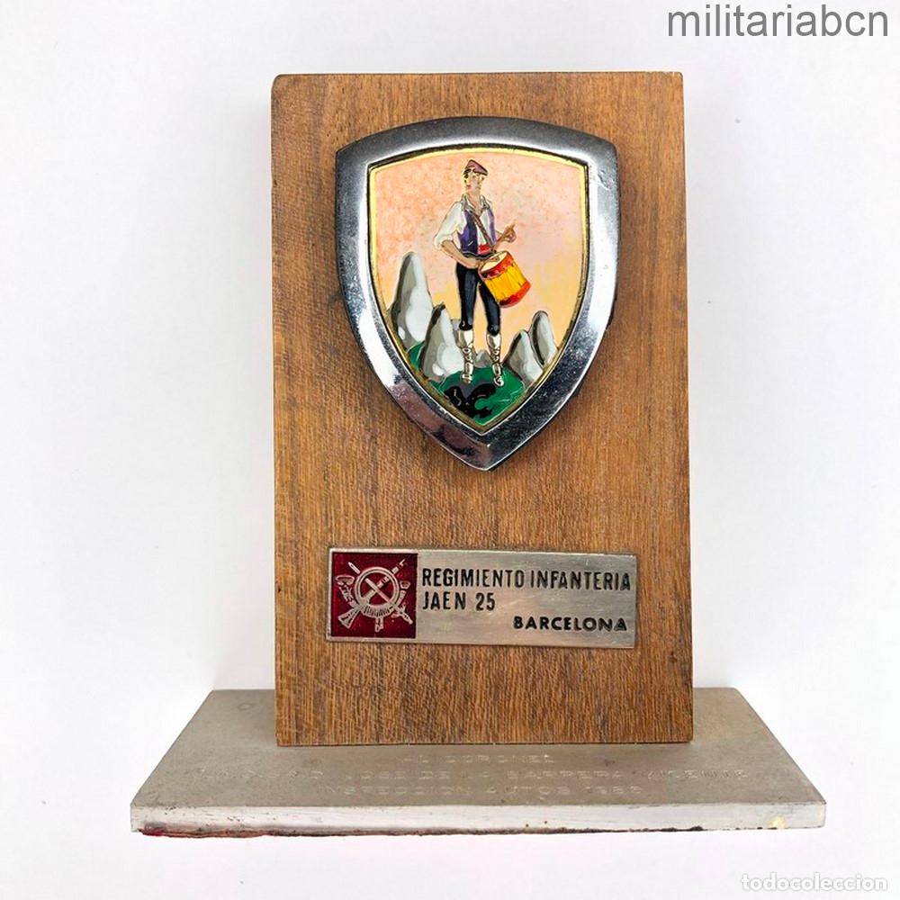 Militaria: Metopa del Regimiento Infanter&iacute;a Jaen 25, Barcelona