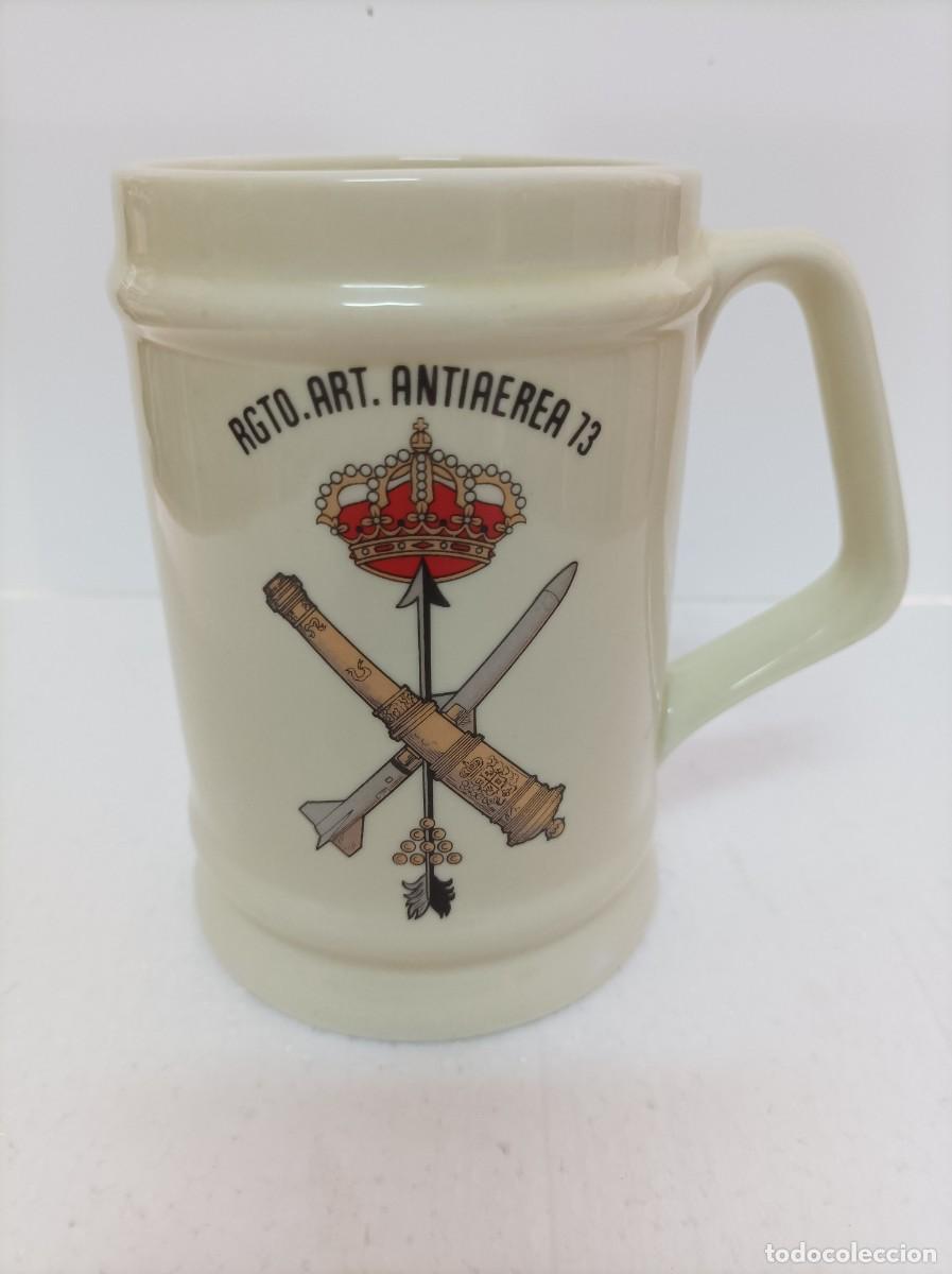 Militaria: Ejercito de Tierra. Jarra cer&aacute;mica. Regimiento de Artiller&iacute;a Antia&eacute;rea (RAAA) n&ordm; 73 (Cartagena).