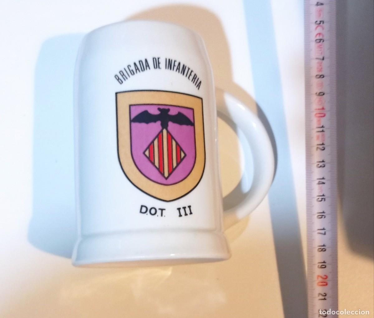 Militaria: JARRA MILITAR DE CER&Aacute;MICA. BRIGADA INFANTER&Iacute;A DOT. III
