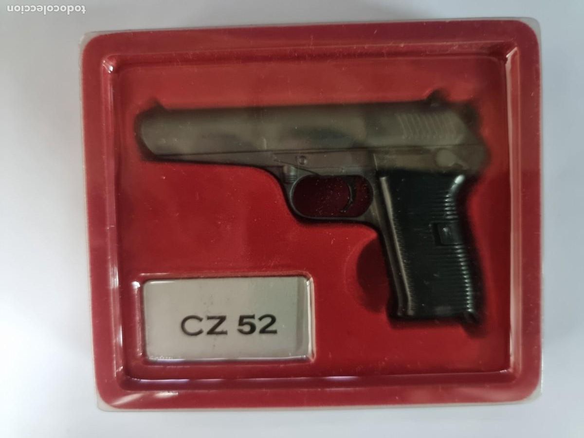 Militaria: CZ 52.Escala 1:2,5 Pistolas y Revolveres Orbis RBA