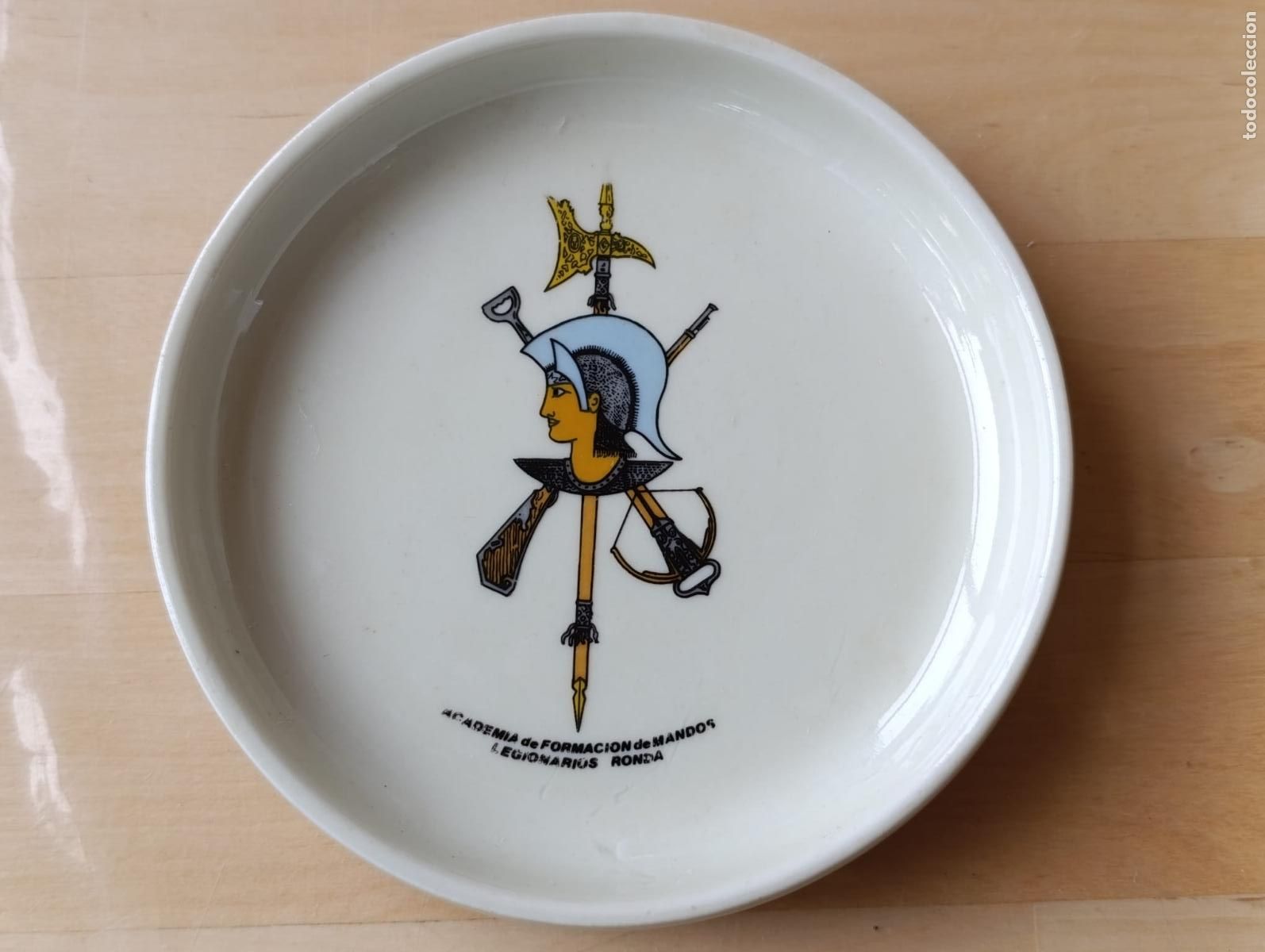 Militaria: PLATILLO DE CER&Aacute;MICA MILITAR. ACADEMIA DE FORMACI&Oacute;N DE MANDOS DE LA LEGI&Oacute;N. RONDA.