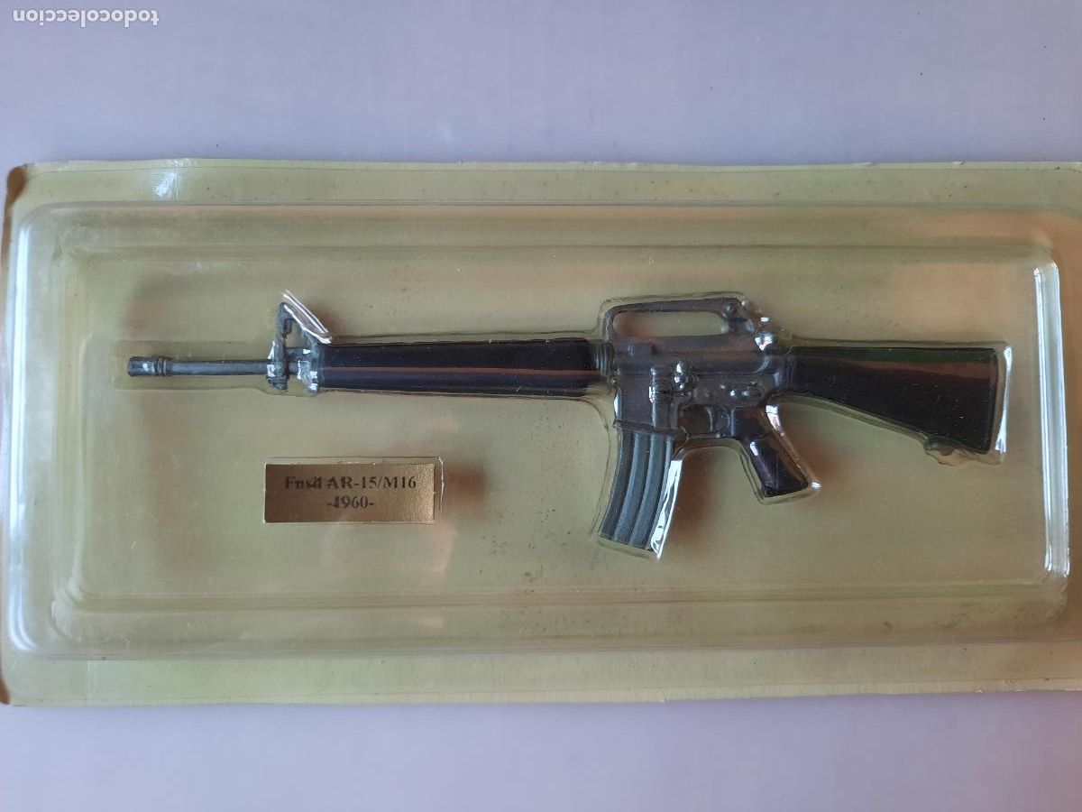 Military Antiques: RIFLE AR- 15/M16 - 1960- MINIATURA