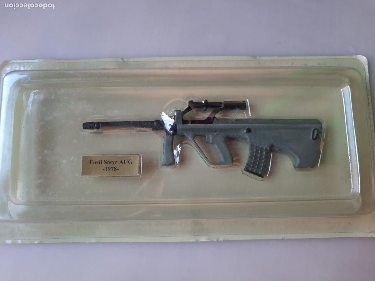 Military Antiques: FUSIL STEYR AUG - 1978- MINIATURA