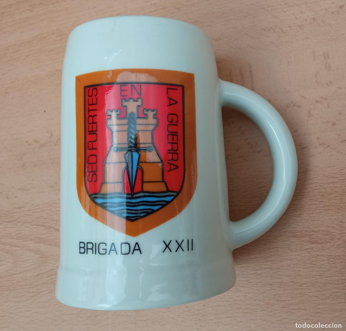 Militaria: JARRA MILITAR DE CERAMICA PARA CERVEZA BRIGADA XXII