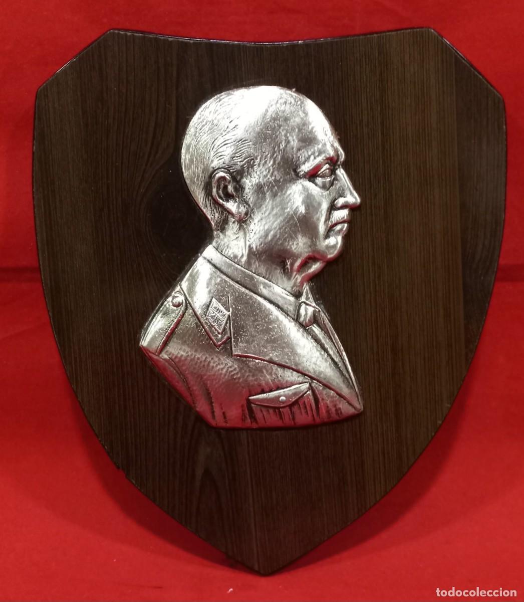 Military Antiques: METOPA CON PERFIL DE FRANCISCO FRANCO EN METAL