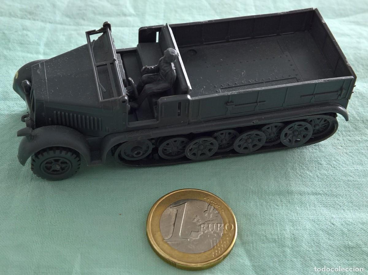 Militaria: Semioruga Aleman..II Guerra Mundial..plastico..montado..1,72 escala.