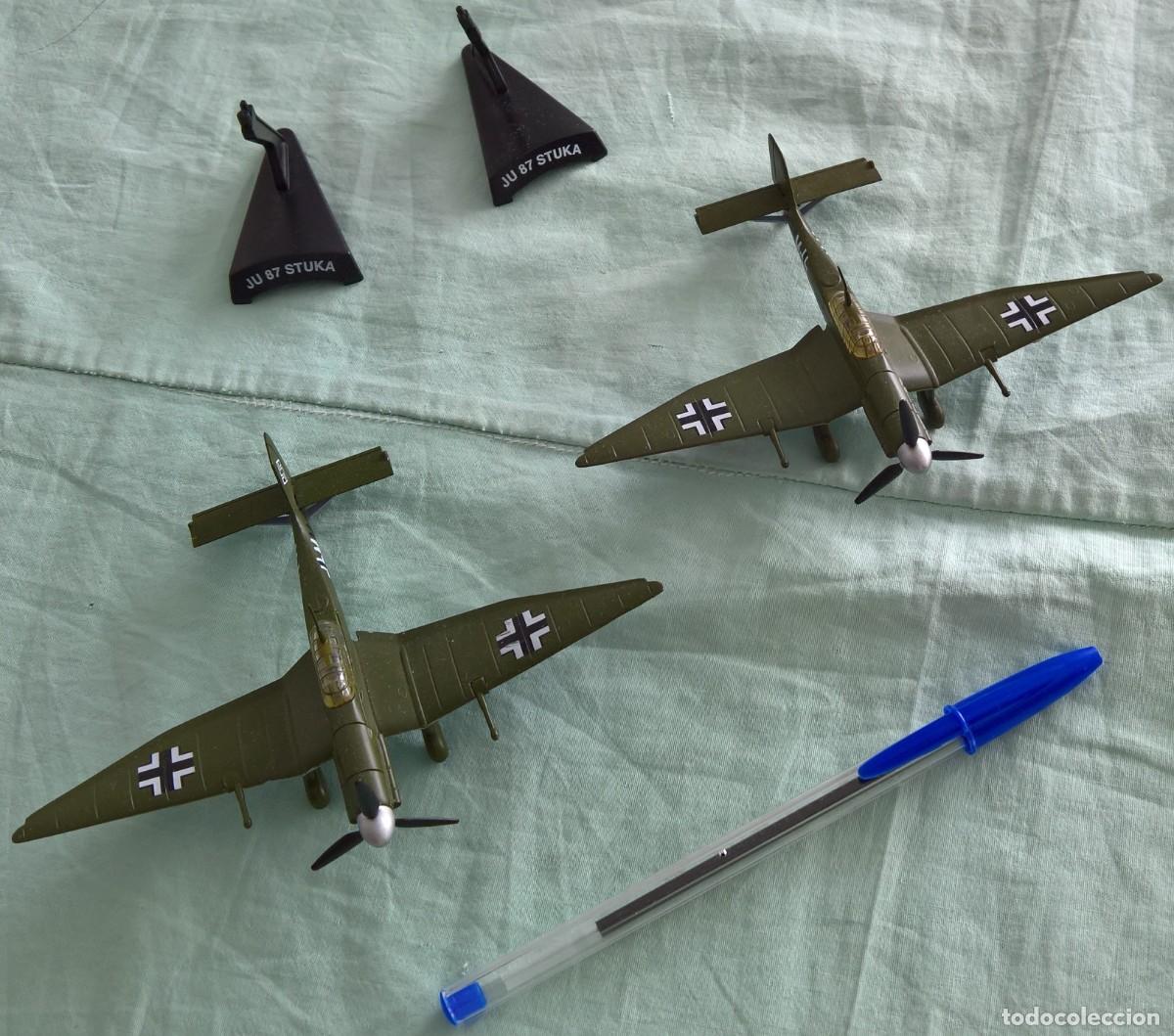 Militaria: JU 87 - Stuka..2 Aviones metalicos..escala 1,144..con sus peanas
