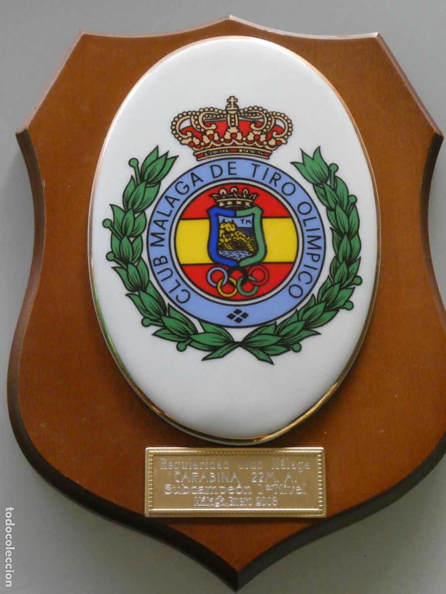 Militaria: METOPA DE DEPORTES. CLUB M&Aacute;LAGA TIRO OL&Iacute;MPICO. CARABINA. 23X17CM. 600GR