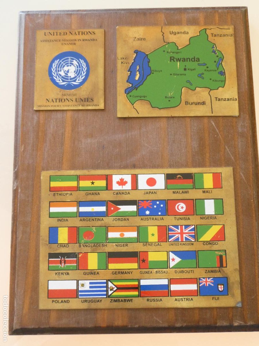 Military Antiques: METOPA CUADRO MILITAR. NACIONES UNIDAS MISI&Oacute;N GUERRA RUANDA UNAMIR 29X21CM. 650GR