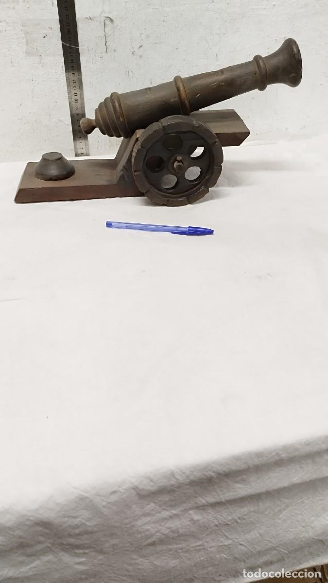 Military Antiques: Antigua reproducci&oacute;n de un ca&ntilde;&oacute;n,en madera tallada.