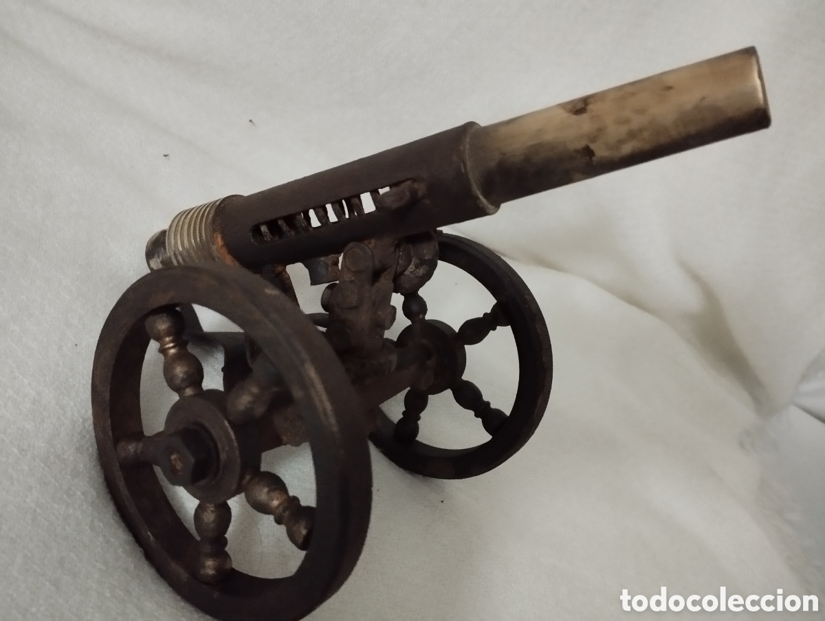 Militaria: Antiguo Tanque Bronce.
