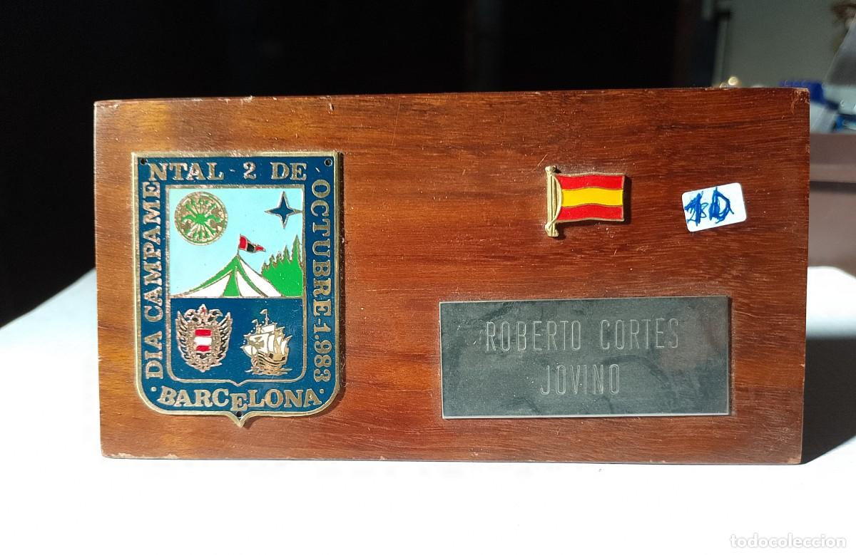 Militaria: Metopa de mesa, campamento de falange, 1983