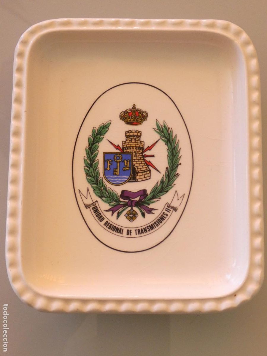 Militaria: PLATO CENICERO CER&Aacute;MICA LA CARTUJA DE SEVILLA PICKMAN. UNIDAD REGIONAL TRANSMISIONES 14CM. 200GR