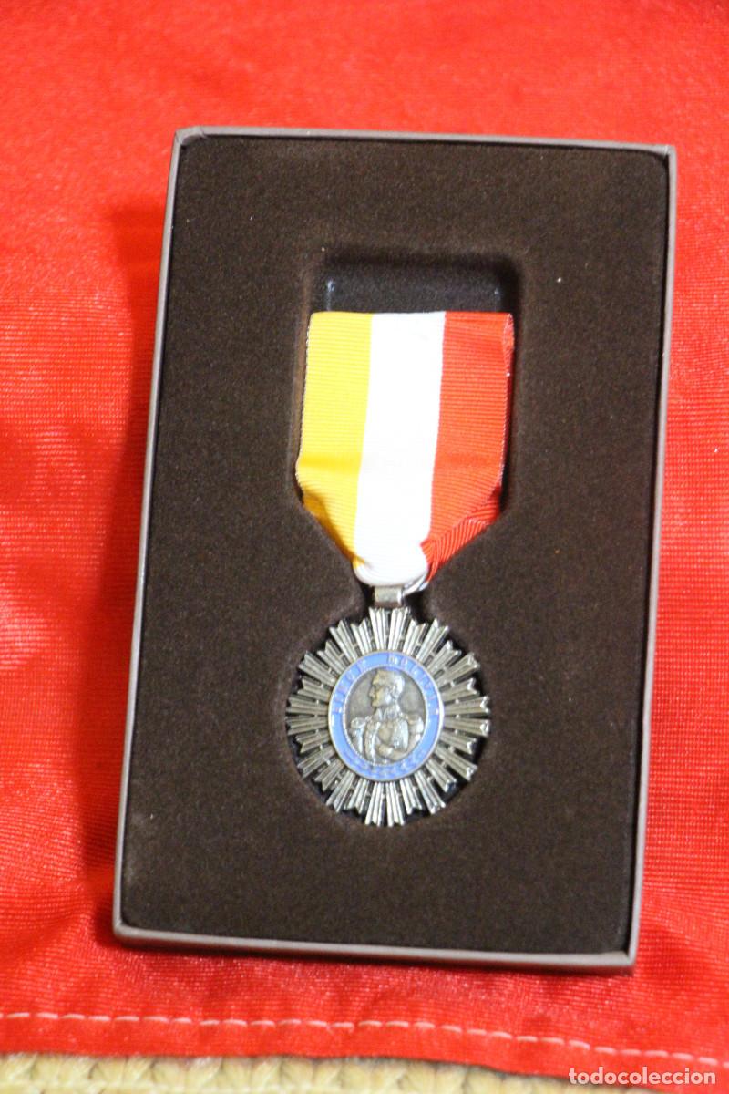 Military Antiques: Medalla Orden del busto del libertador Sim&oacute;n Bolivar Venezuela
