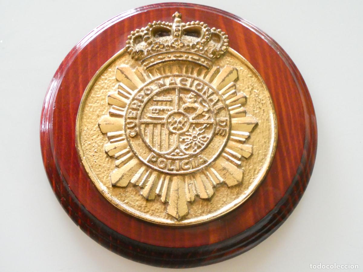 Militaria: METOPA BRONCE POLICIAL. CUERPO NACIONAL DE POLIC&Iacute;A. 21CM. 1KG