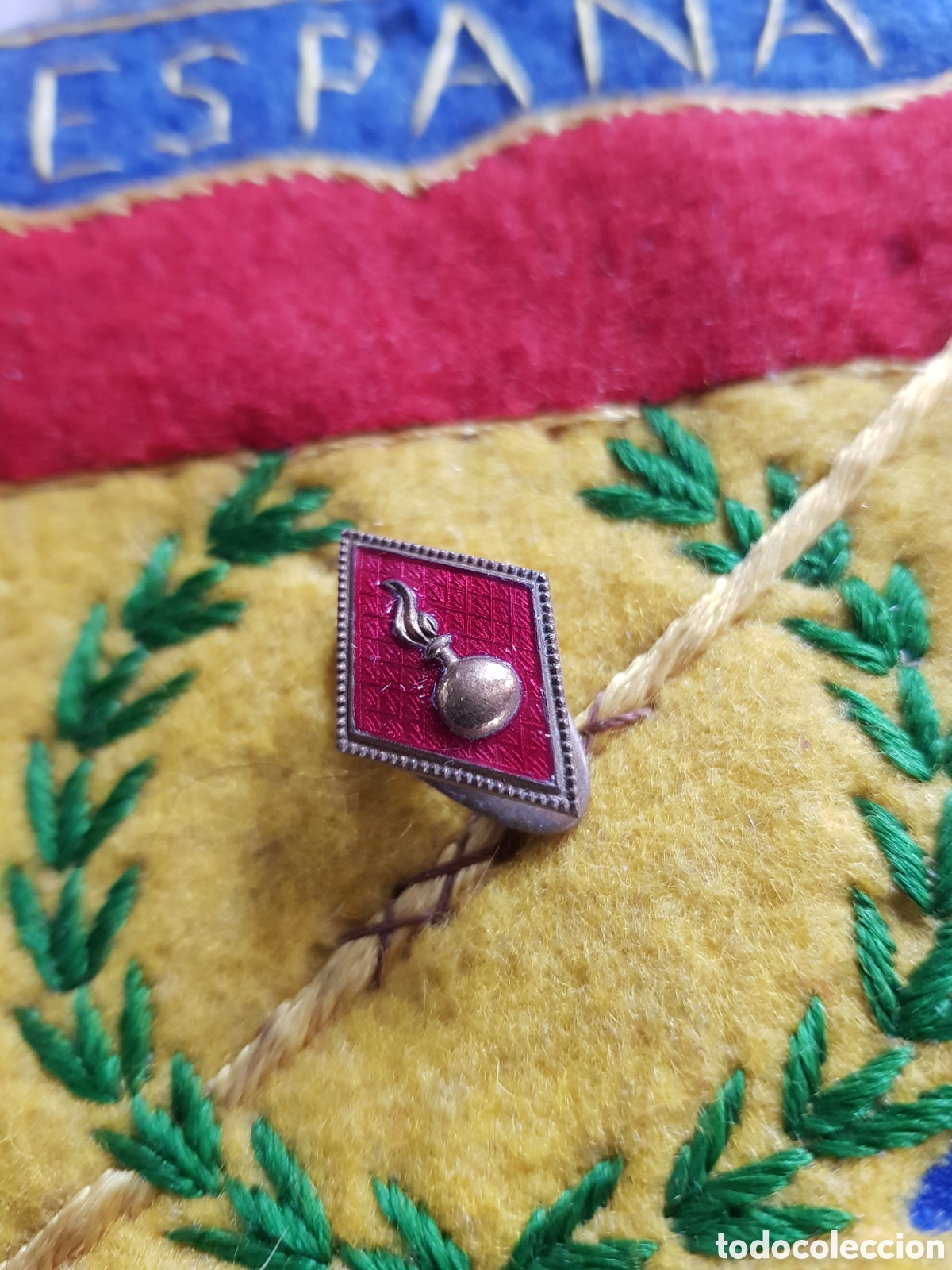 Military Antiques: ANTIGUA INSIGNIA MILITAR ESMALTADA DE ARTILLER&Iacute;A GUERRA CIVIL