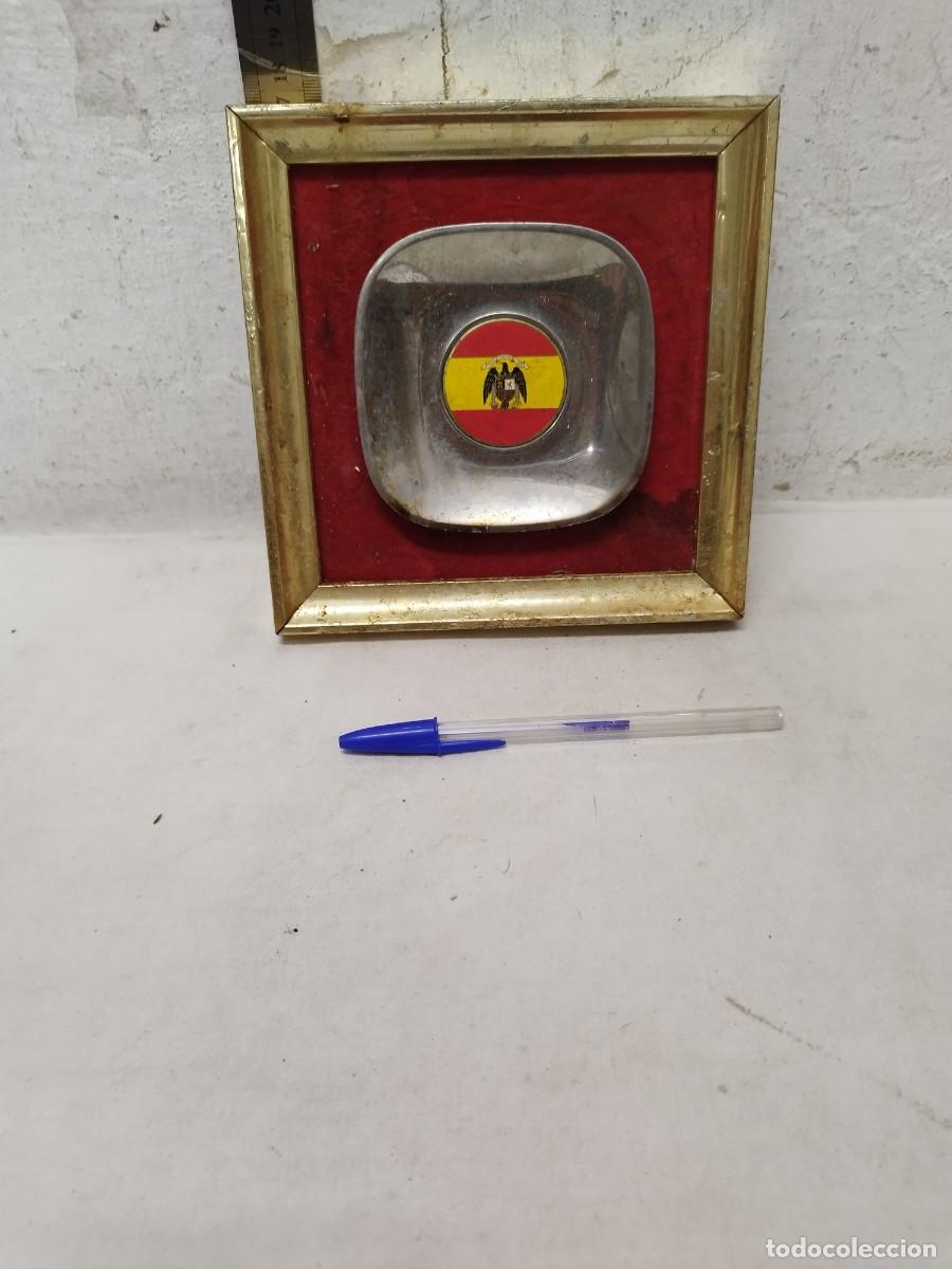 Militaria: Antiguo cenicero enmarcado, escudo franquista, &eacute;poca de franco.