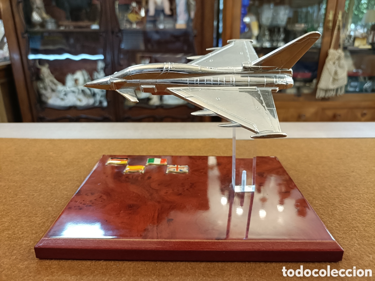Militaria: AVI&Oacute;N MILITAR EUROFIGHTER. REALIZADO EN METAL PLATEADO CON BASE DE MADERA .