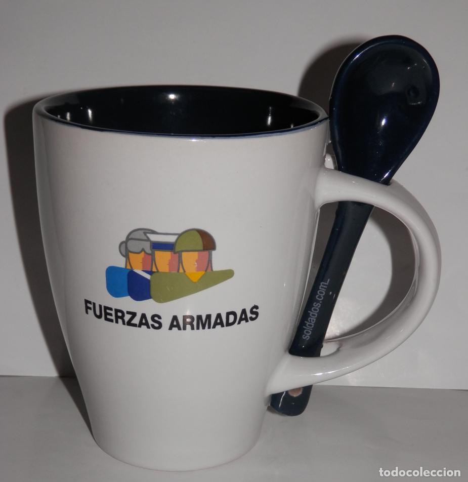 Militaria: JARRA PORCELANA DE LAS FUERZAS ARMADAS