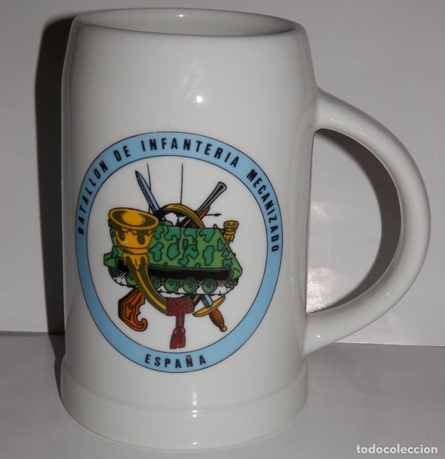 Militaria: JARRA PORCELANA DEL BATALLON DE INFANTERIA MECANIZADO -ESPA&Ntilde;A