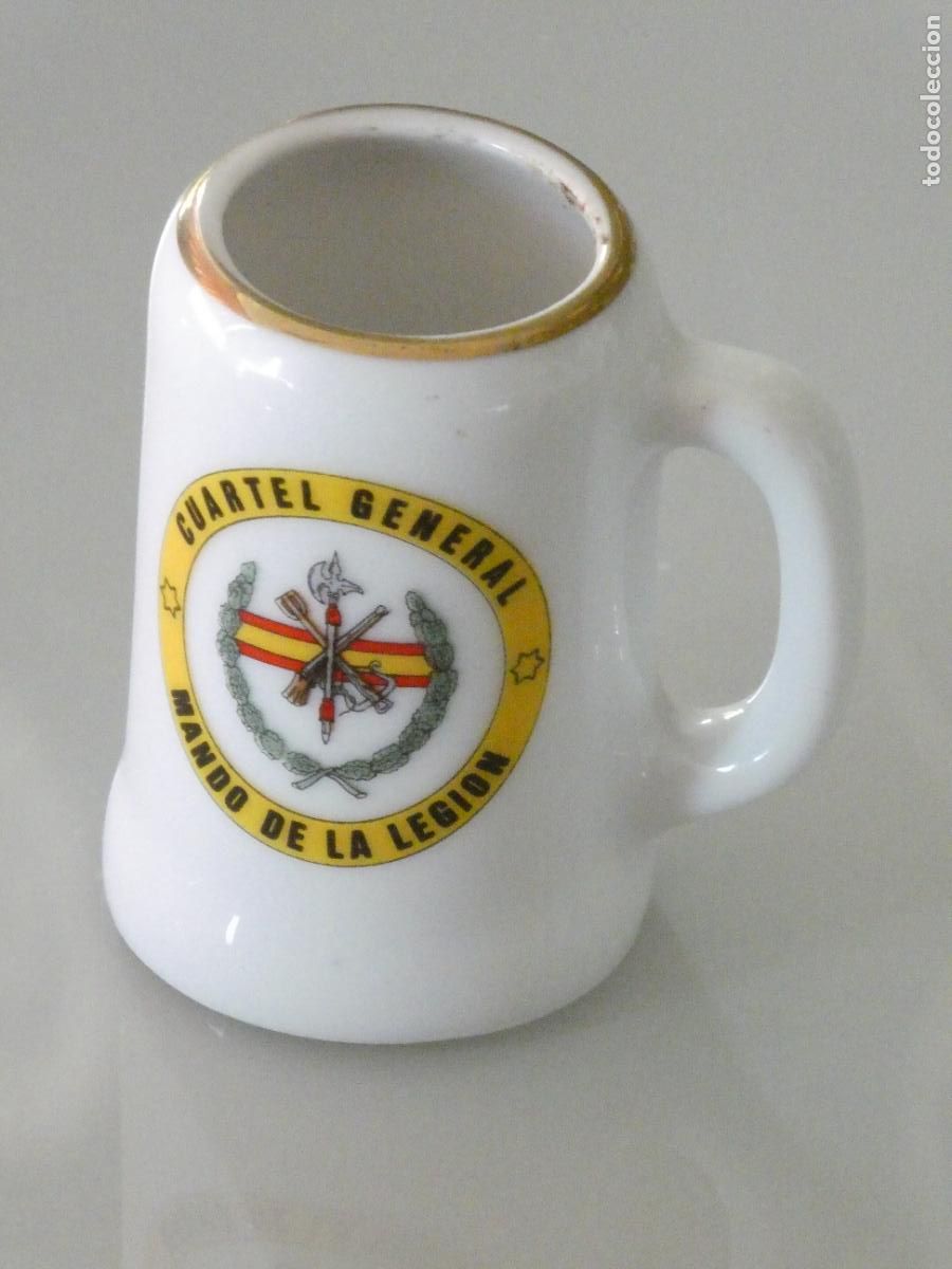 Militaria: JARRA MILITAR DE CER&Aacute;MICA LEGIONARIA. CUARTEL GENERAL MANDO DE LA LEGI&Oacute;N. 7CM. 90GR