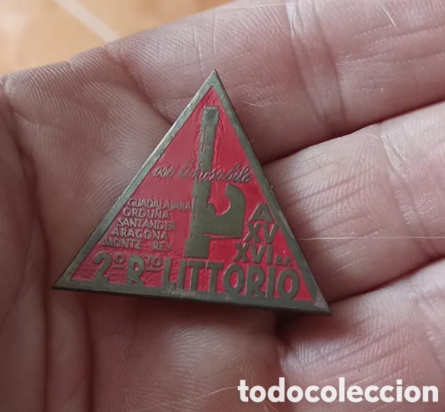 Military Antiques: Ins&iacute;gnia Littorio guerra civil