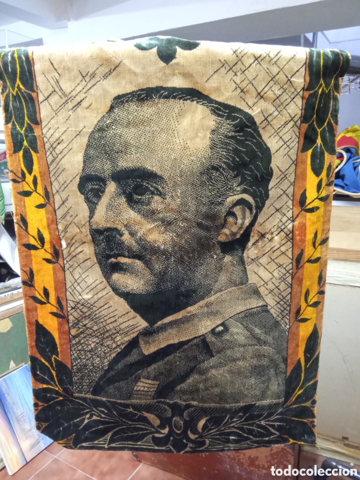 Militaria: PRECIOSO TAPIZ CON BUSTO DE FRANCISCO FRANCO