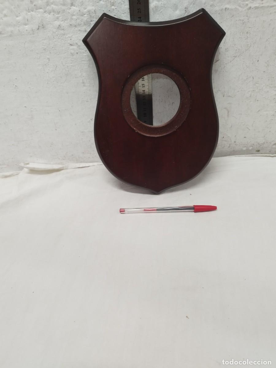 Military Antiques: Madera, metopa, tal cual se ve en las fotos.