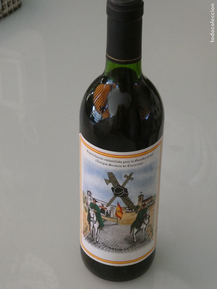 Military Antiques: BOTELLA DE VINO MILITAR GUARDIA CIVIL ANTIGUO SERVICIO DE CORRER&Iacute;AS. 75CL. 1,1KG