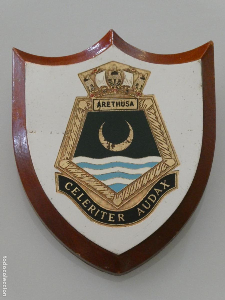 Military Antiques: METOPA ADORNO MILITAR. HMS ARETHUSA BUQUE CRUCERO ARMADA BRIT&Aacute;NICA ROYAL NAVY. 12X10CM 140GR