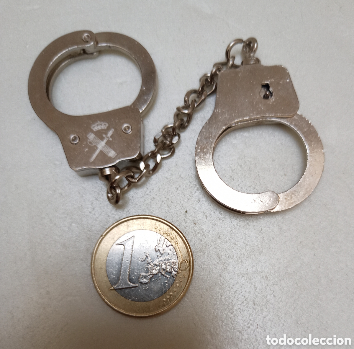 Militaria: PEQUE&Ntilde;AS ESPOSAS GRILLETES NIQUELADOS DE LA GUARDIA CIVIL OPERATIVAS - LLAVERO