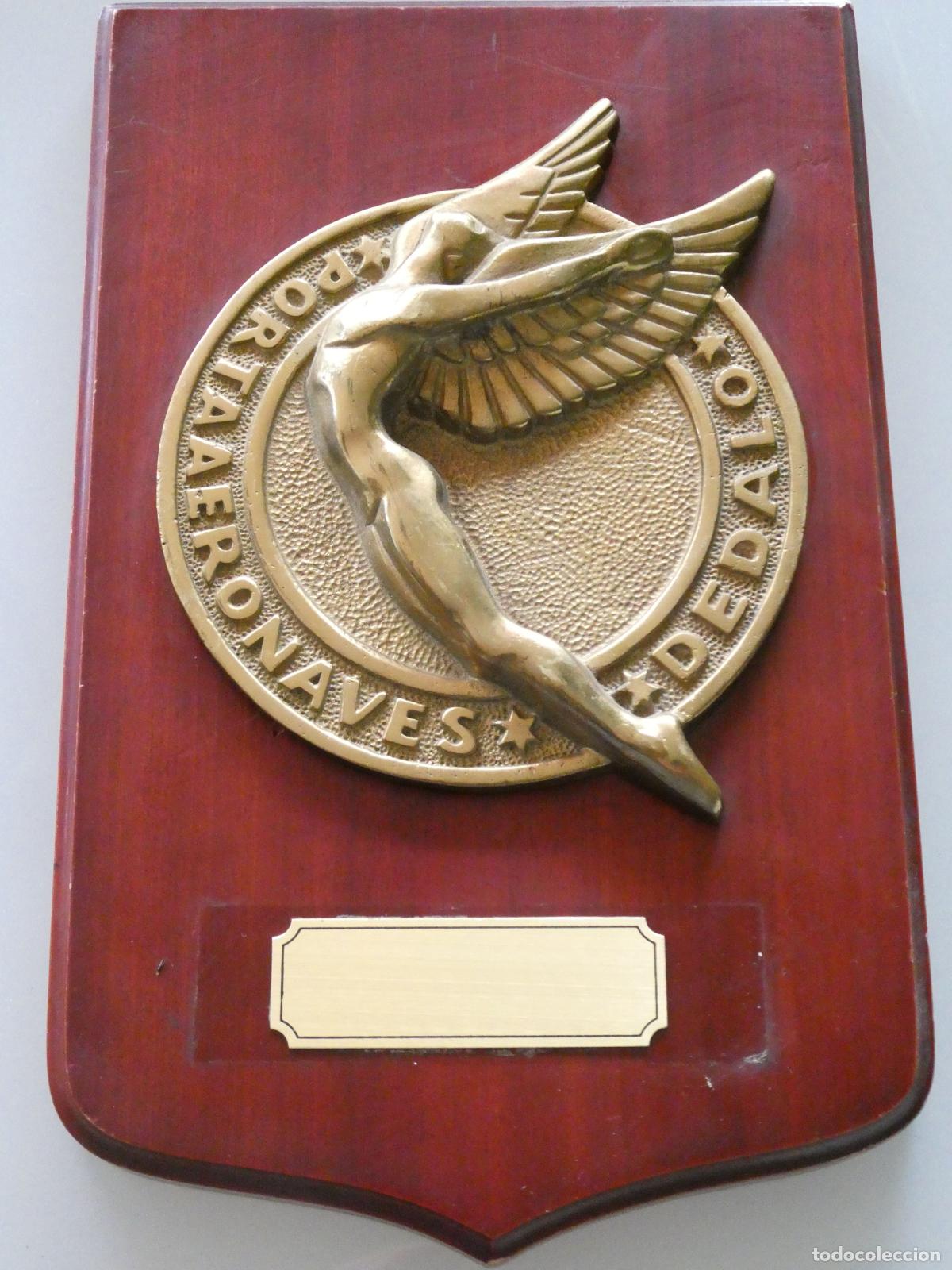 Militaria: METOPA BRONCE MILITAR. ARMADA ESPA&Ntilde;OLA BUQUE PORTAAVIONES PORTAAERONAVES D&Eacute;DALO 28X17CM. 1,3KG