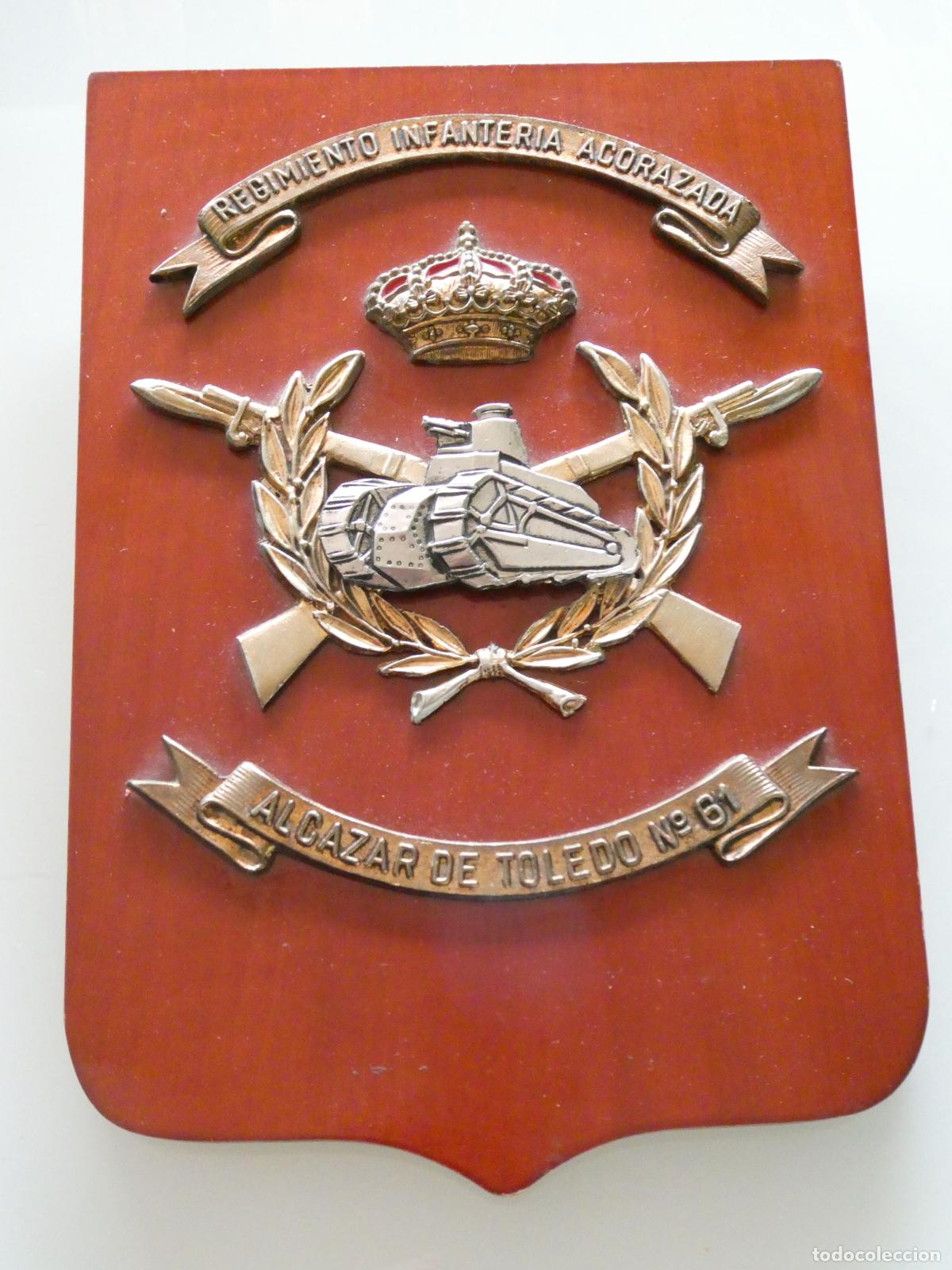 Militaria: METOPA MILITAR REGIMIENTO DE INFANTER&Iacute;A ACORAZADA ALCAZAR DE TOLEDO 61 TANQUES CARROS 23X16CM. 480GR