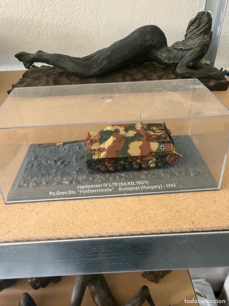 Militaria: Veh&iacute;culo militar a escala, en su caja