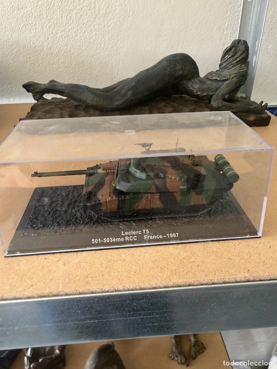 Militaria: Veh&iacute;culo militar a escala, en su caja