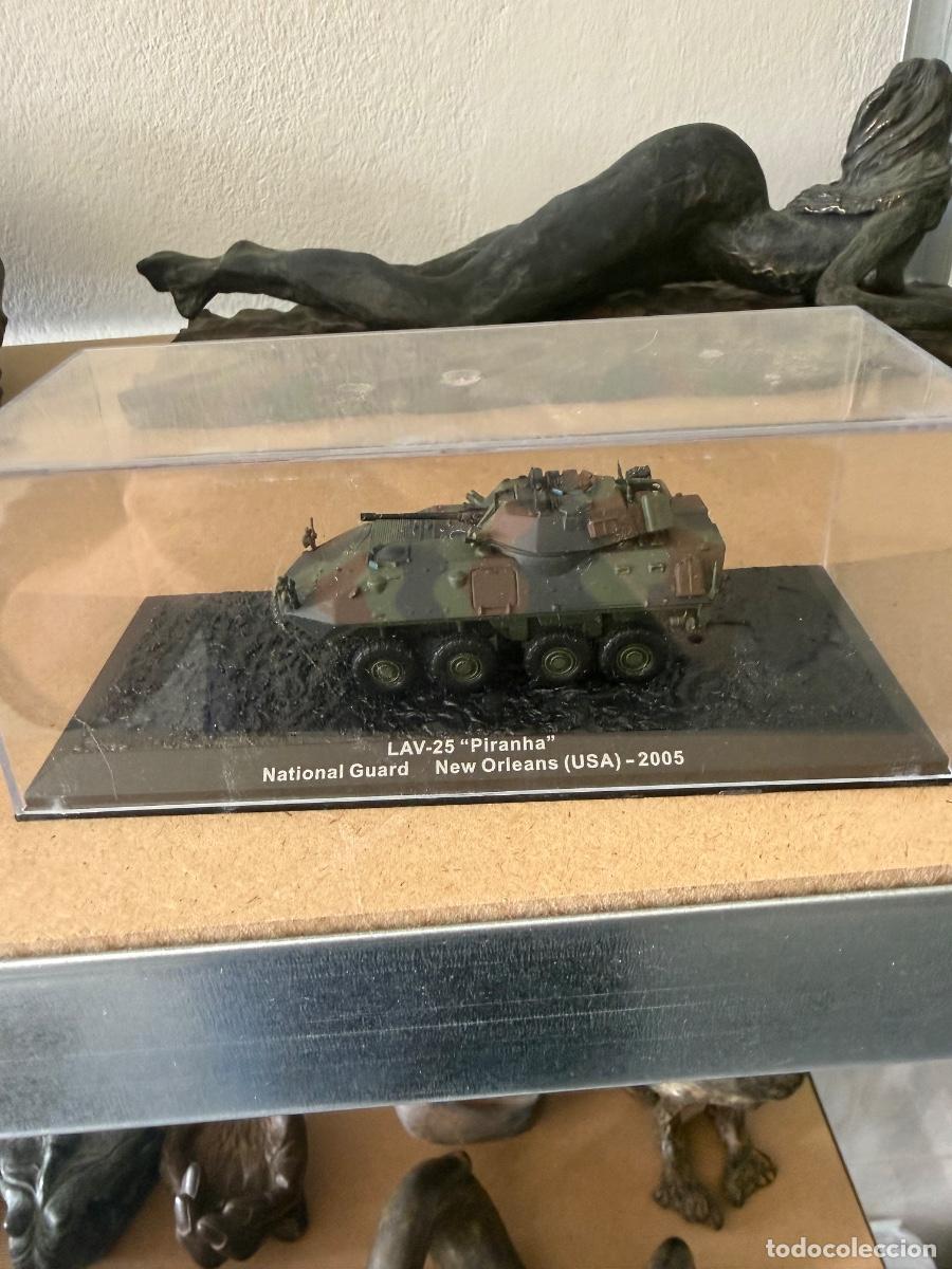 Militaria: Veh&iacute;culo militar a escala, en su caja