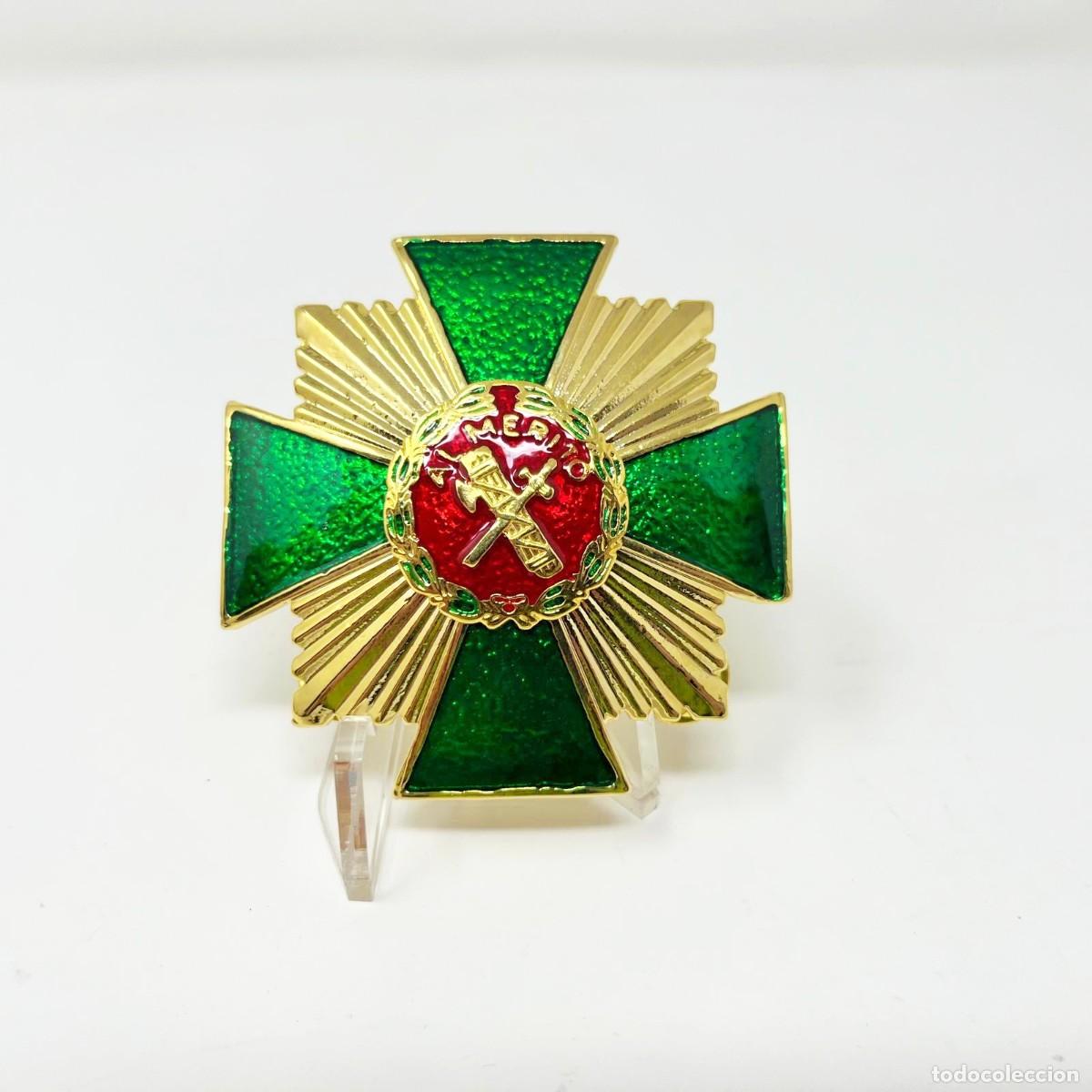 Militaria: Placa M&eacute;rito Guardia Civil &ndash; Distintivo Rojo
