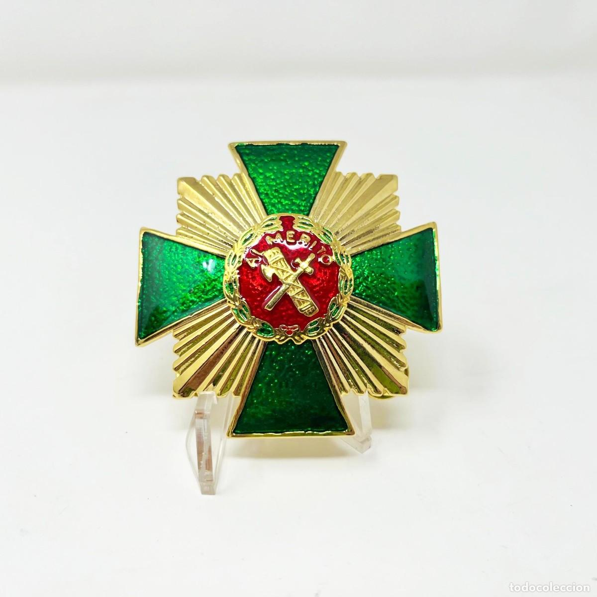 Militaria: Placa M&eacute;rito Guardia Civil &ndash; Distintivo Rojo