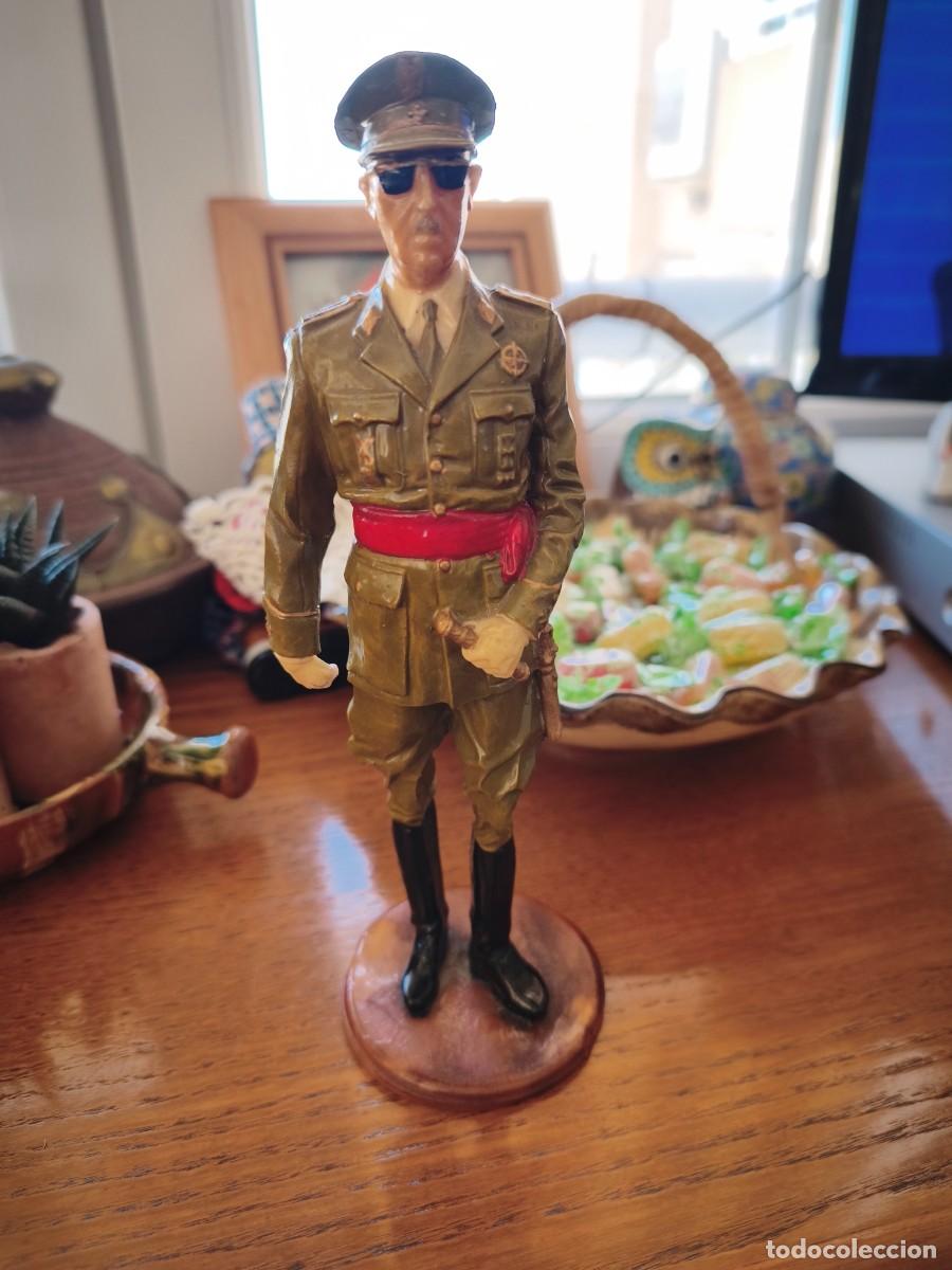 Militaria: Escultura del General Franco