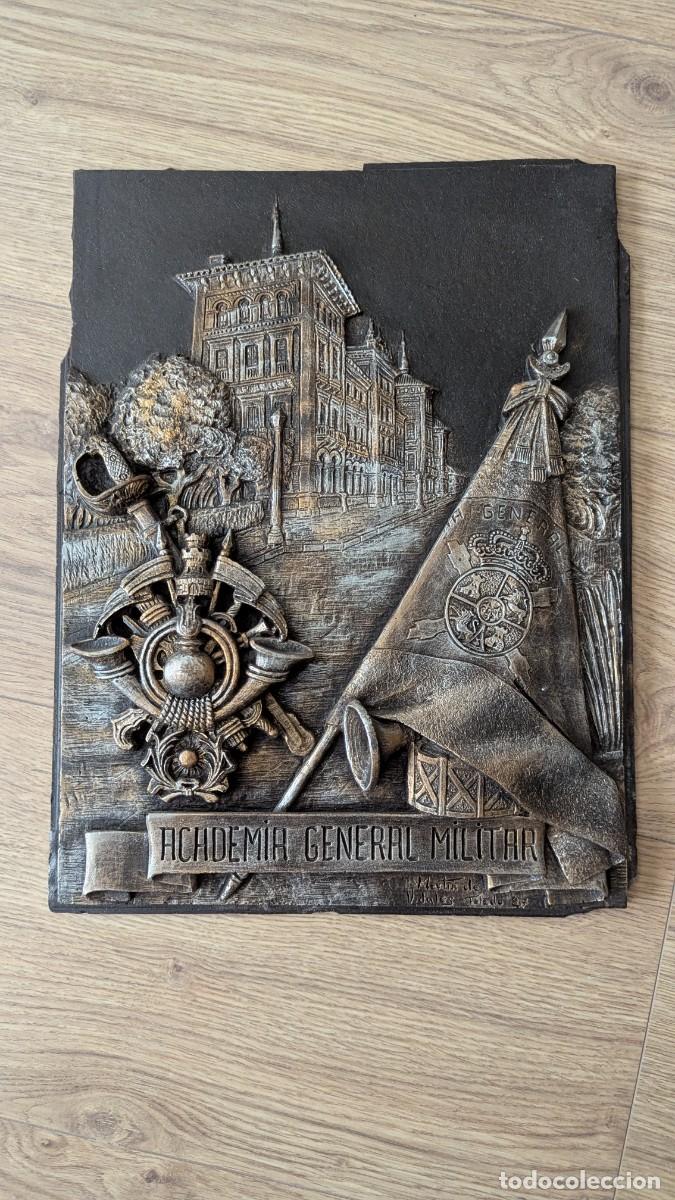 Militaria: Metopa militar bronce por Martin de Vidales