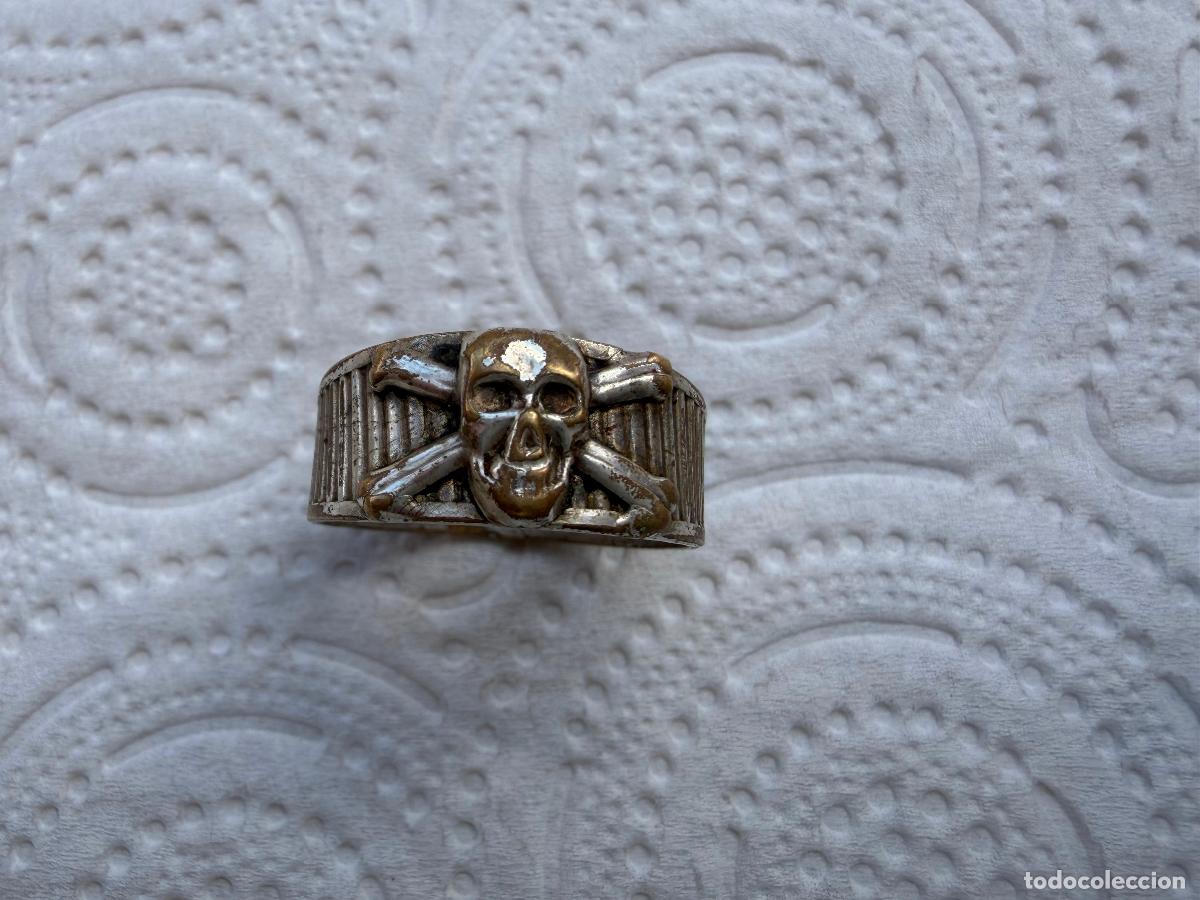 Militaria: Anillo de calavera a identificar