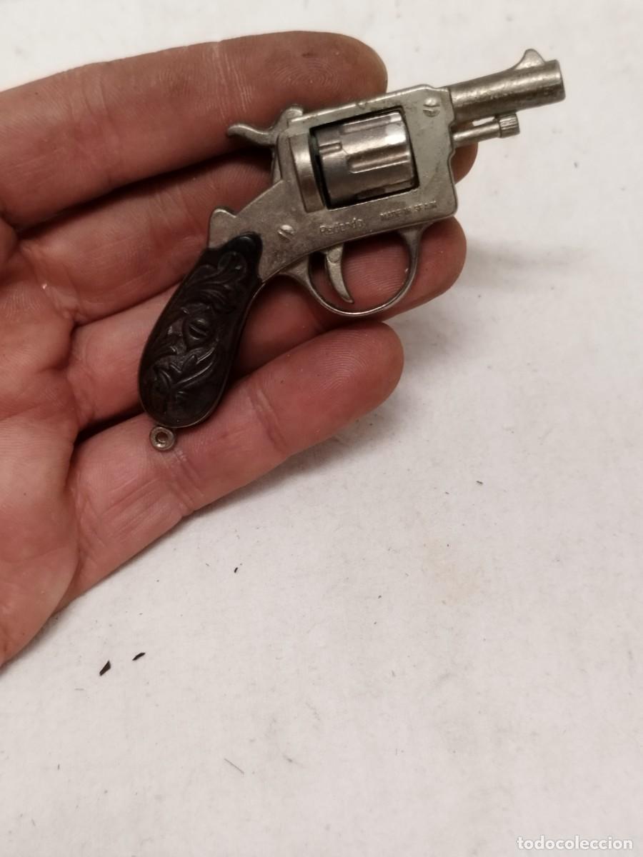 Militaria: Antigua pistola de juguete de metal, Redondo espa&ntilde;ola. Detective.