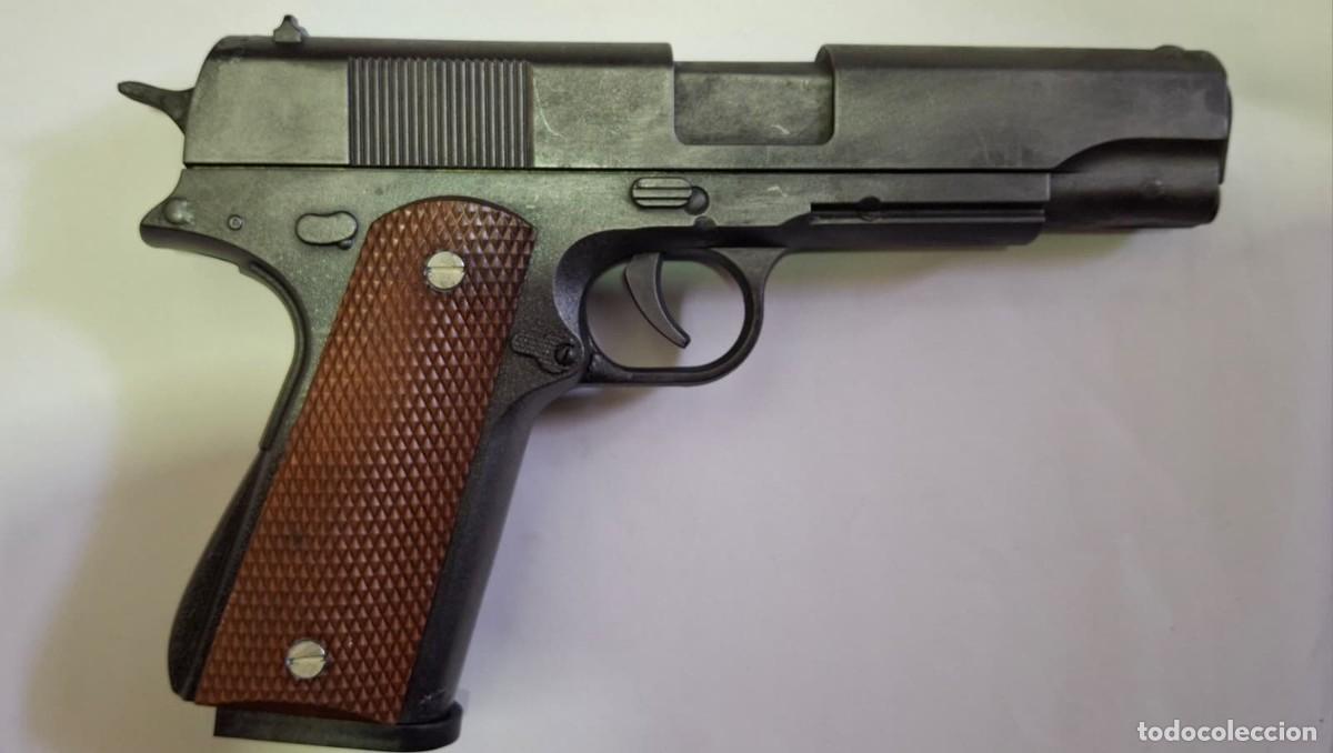 Militaria: R&eacute;plica Colt 1911 .45 en pl&aacute;stico