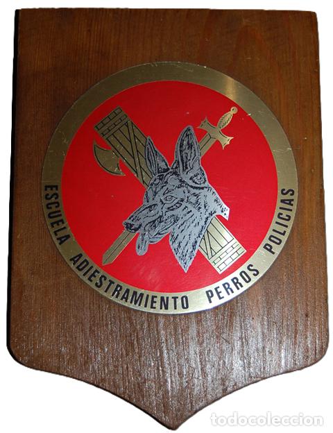 Militaria: ANTIGUA METOPA DE LA ESCUELA DE ADIESTRAMIENTO DE PERROS POLICIA DE LA GUARDIA CIVIL A&Ntilde;OS 60