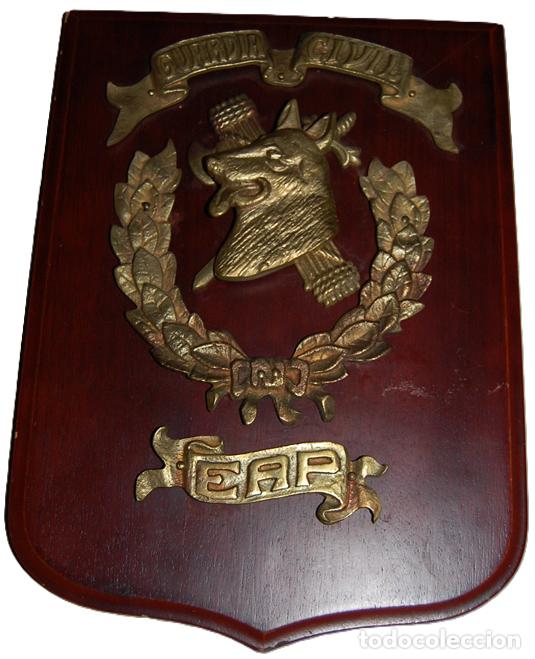 Militaria: METOPA DE LA ESCUELA DE ADIESTRAMIENTO DE PERROS DE LA GUARDIA CIVIL A&Ntilde;OS 80
